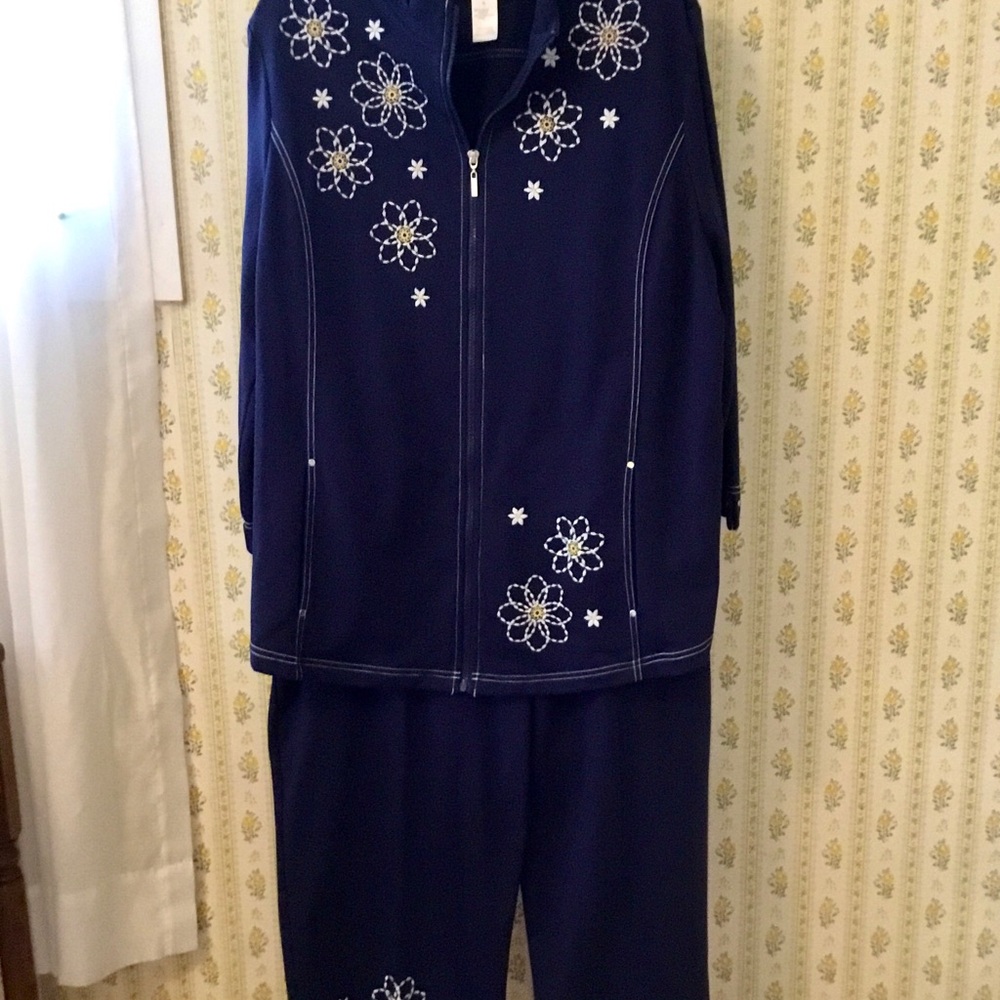 SET! NWOT Alfred Dunner Women’s 2-Piece Knit Set in Deep Blue, Floral Accents